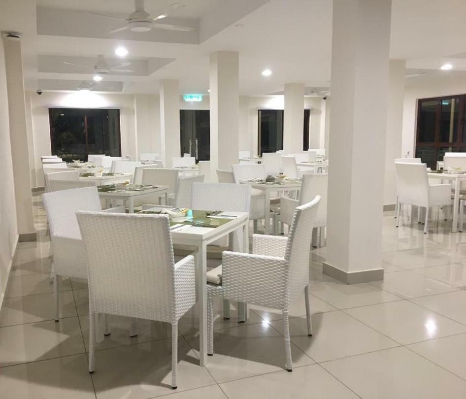 รอยัล ชูลัน เชอราติง ชาเลต์ Hotel ภายนอก รูปภาพ