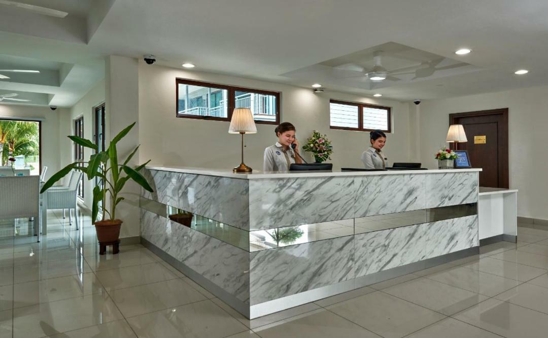 รอยัล ชูลัน เชอราติง ชาเลต์ Hotel ภายนอก รูปภาพ